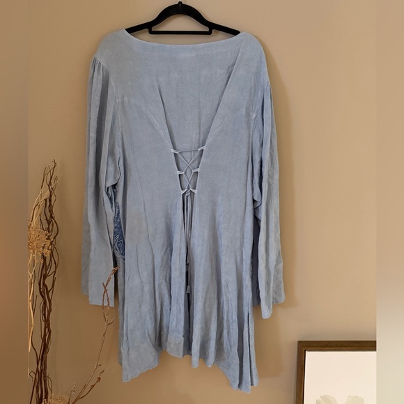 Chic Light Blue Embroidered Blouse - Picture 2 of 8